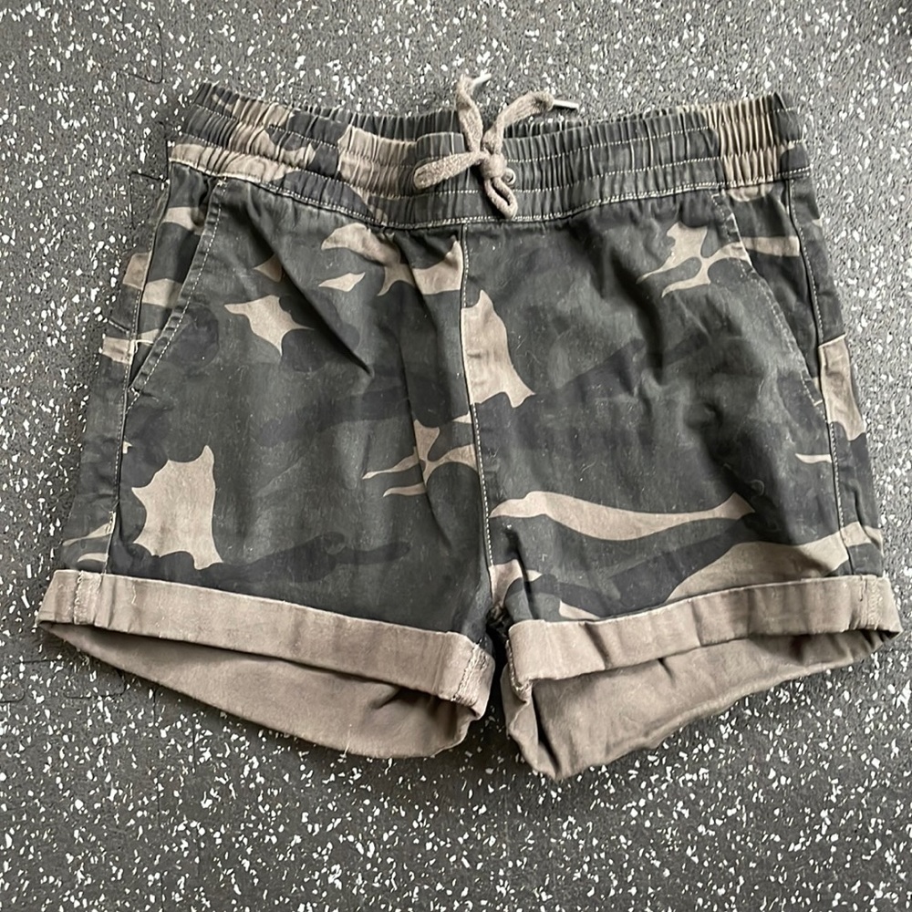 Camouflage Shorts with Elastic Tie Waist, Size M